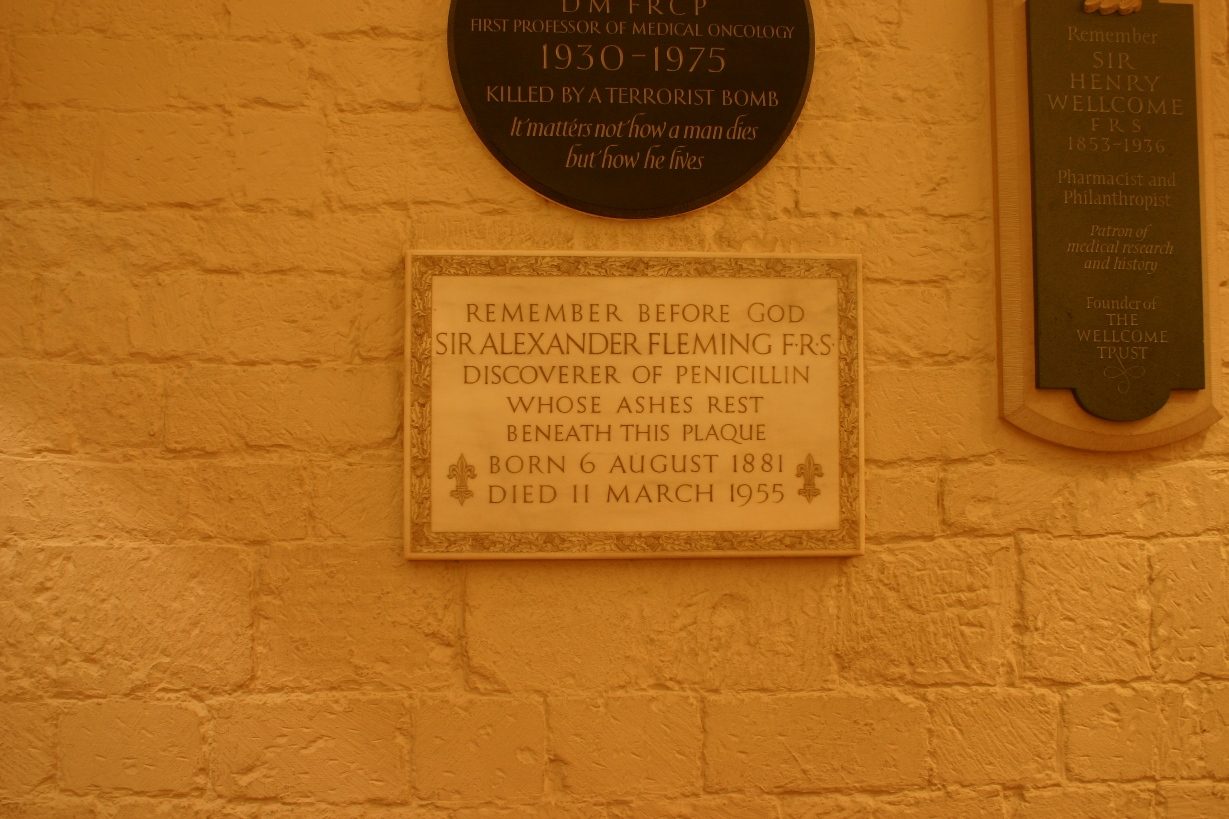 Alexander Fleming's tomb, St Paul's Cathedral, London - 01.JPG